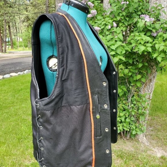 0742. NEW!!!! Genuine Leather Riding Vest in Black w/2 ~Concealed Carry Pockets - Picture 10 of 16